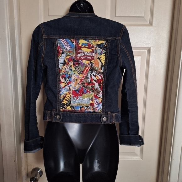 Chiole jean marvel graphic jacket size medium - Picture 4 of 7